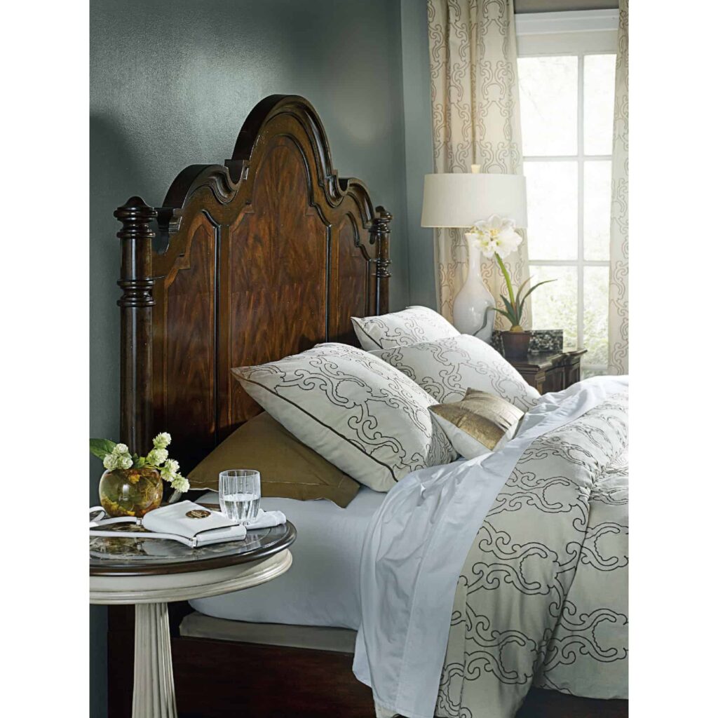 Leesburg California King Poster Bed - Image 3