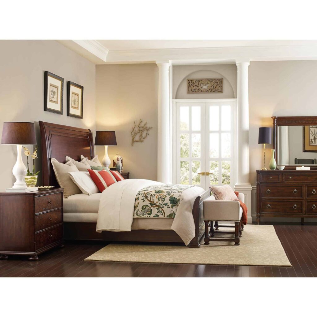 Charleston Queen Sleigh Bed - Image 4