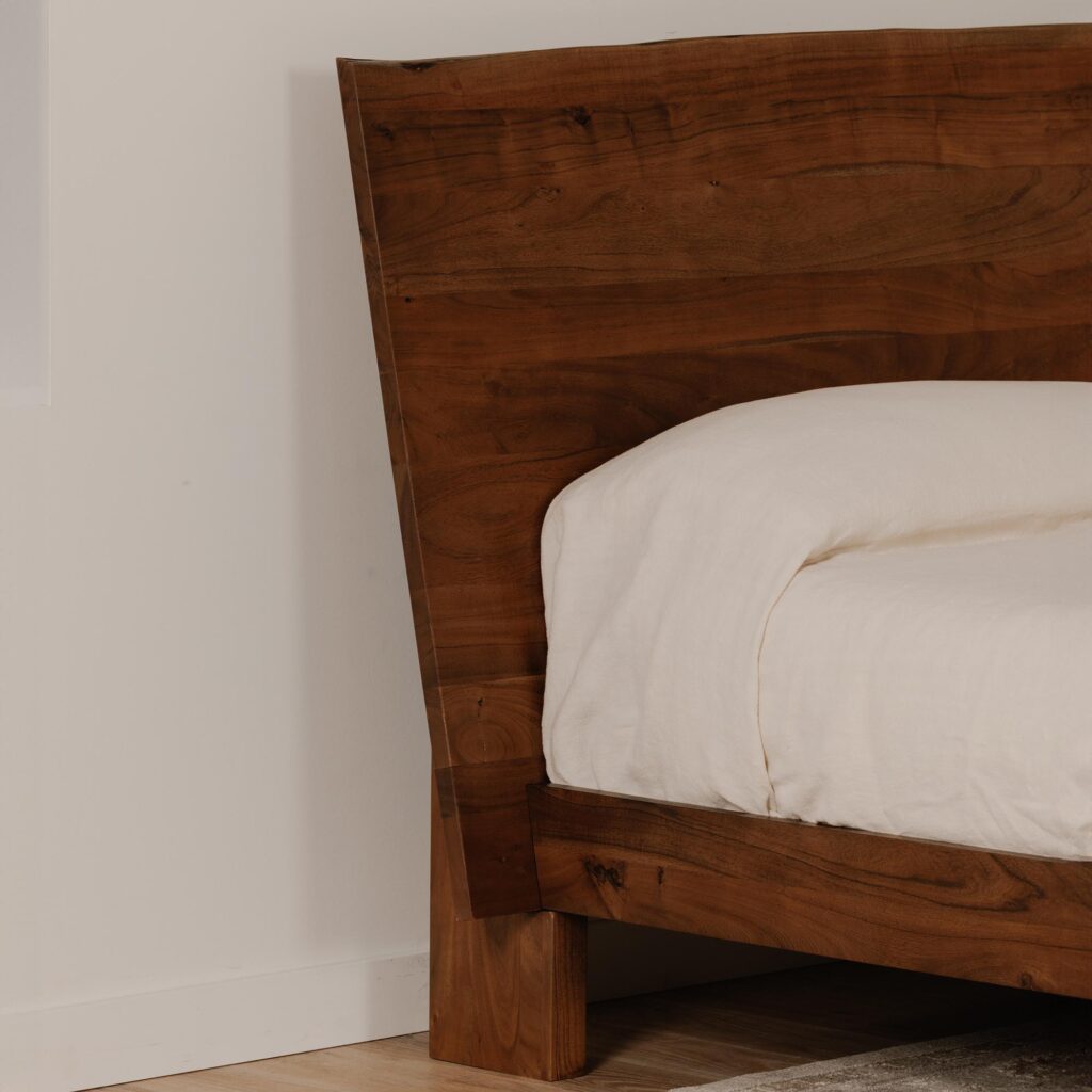 Bent King Bed Smoked - Image 9